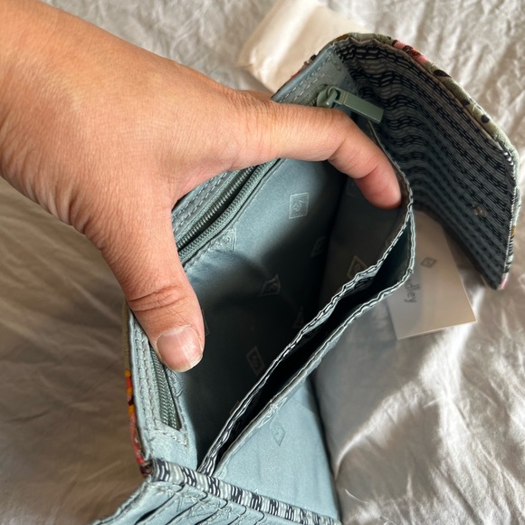 Vera Bradley RFID Riley Compact Wallet - Rosy Outlook - Picture 11 of 15